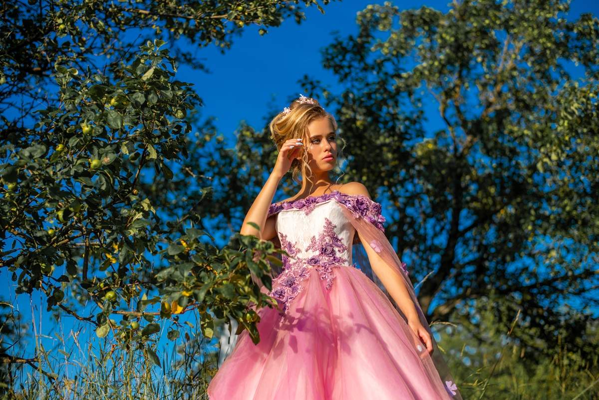 В небесной синеве