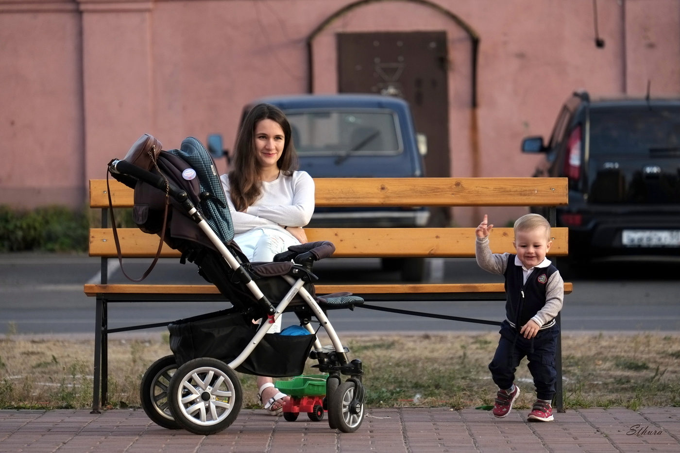 Мальчик и мама.