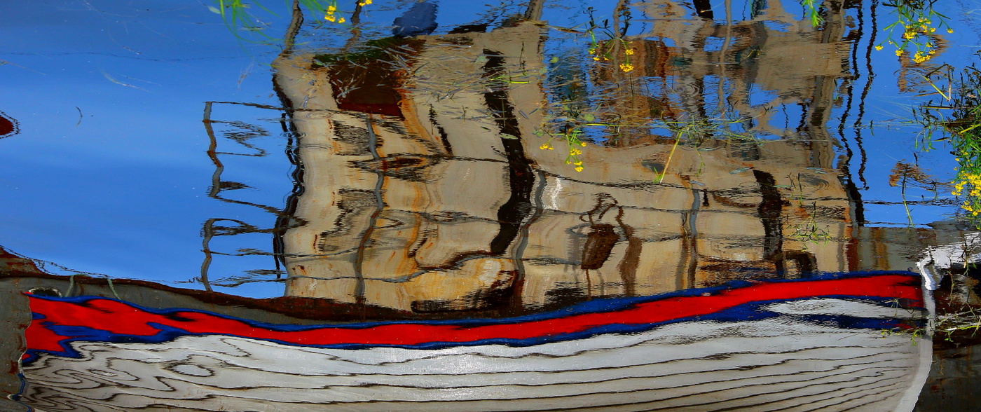 Плыла качалась лодочка...