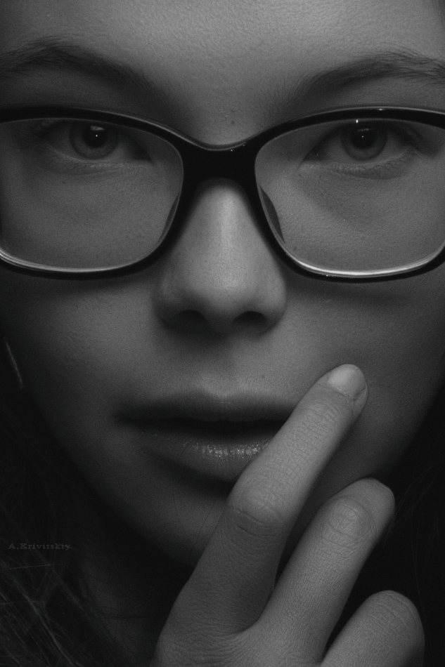 Portrait. In the photo pose lesson. A. Krivitsky's studio.