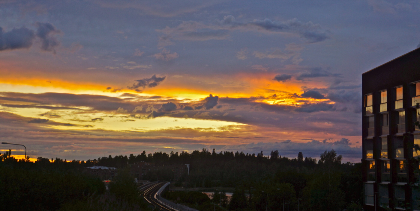 Заря догорала...