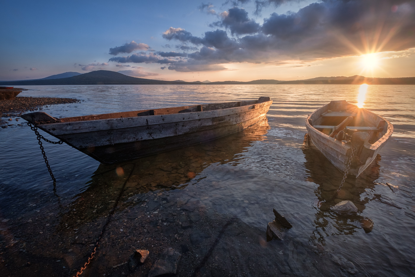 Закат над озером