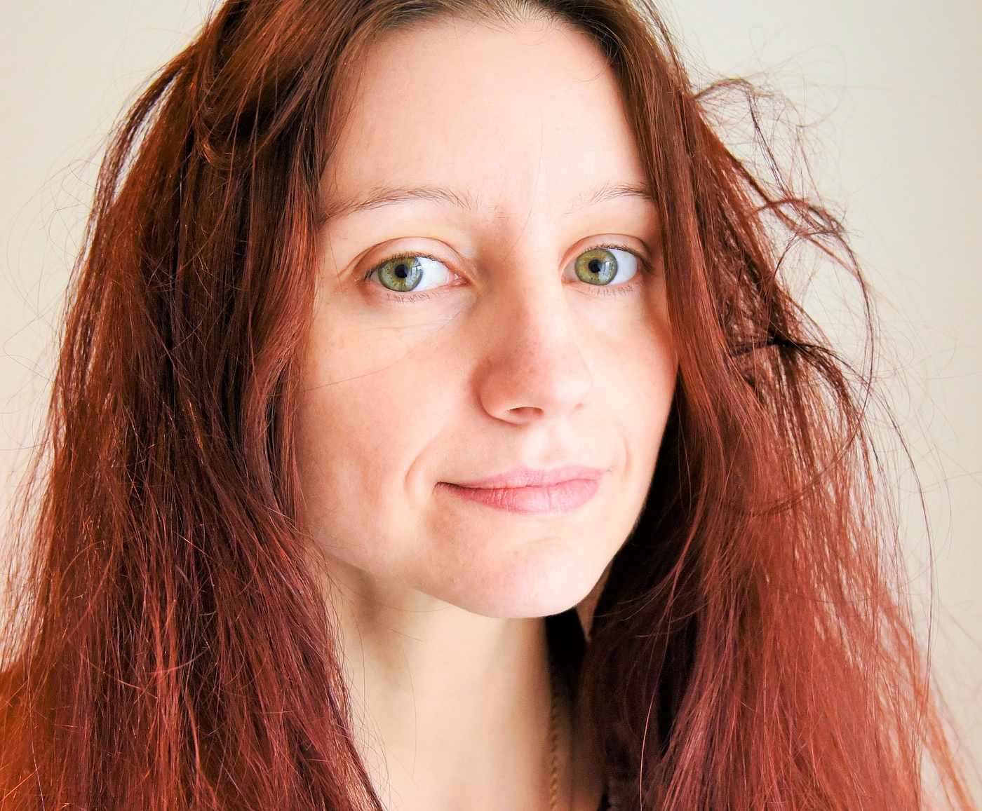 Она проснулась около полудня ...