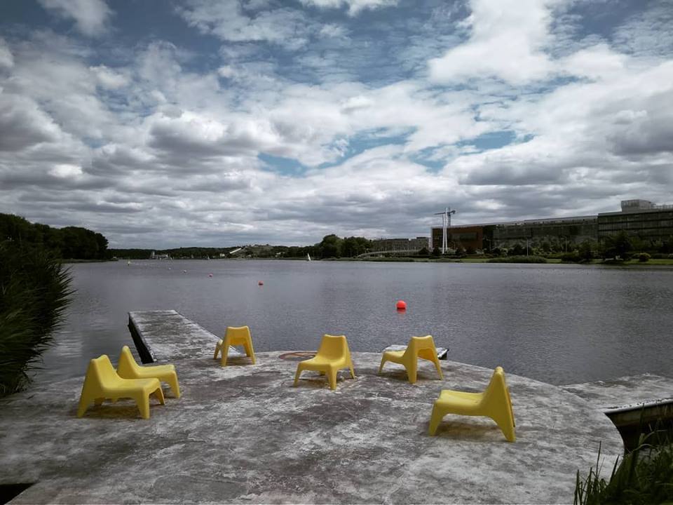 Про желтые стулья