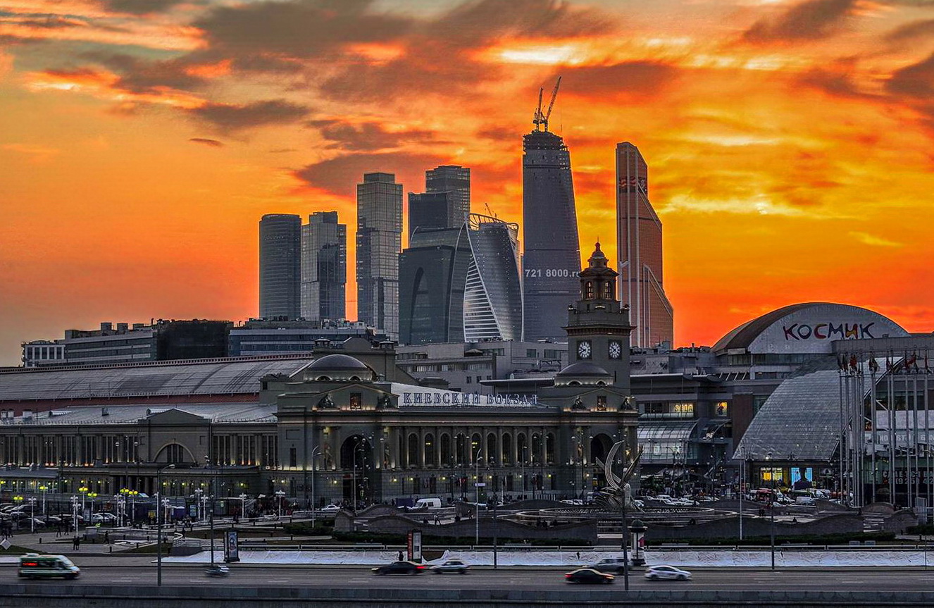 "Тревожный закат" Бережковская набережная. (Московские набережные)