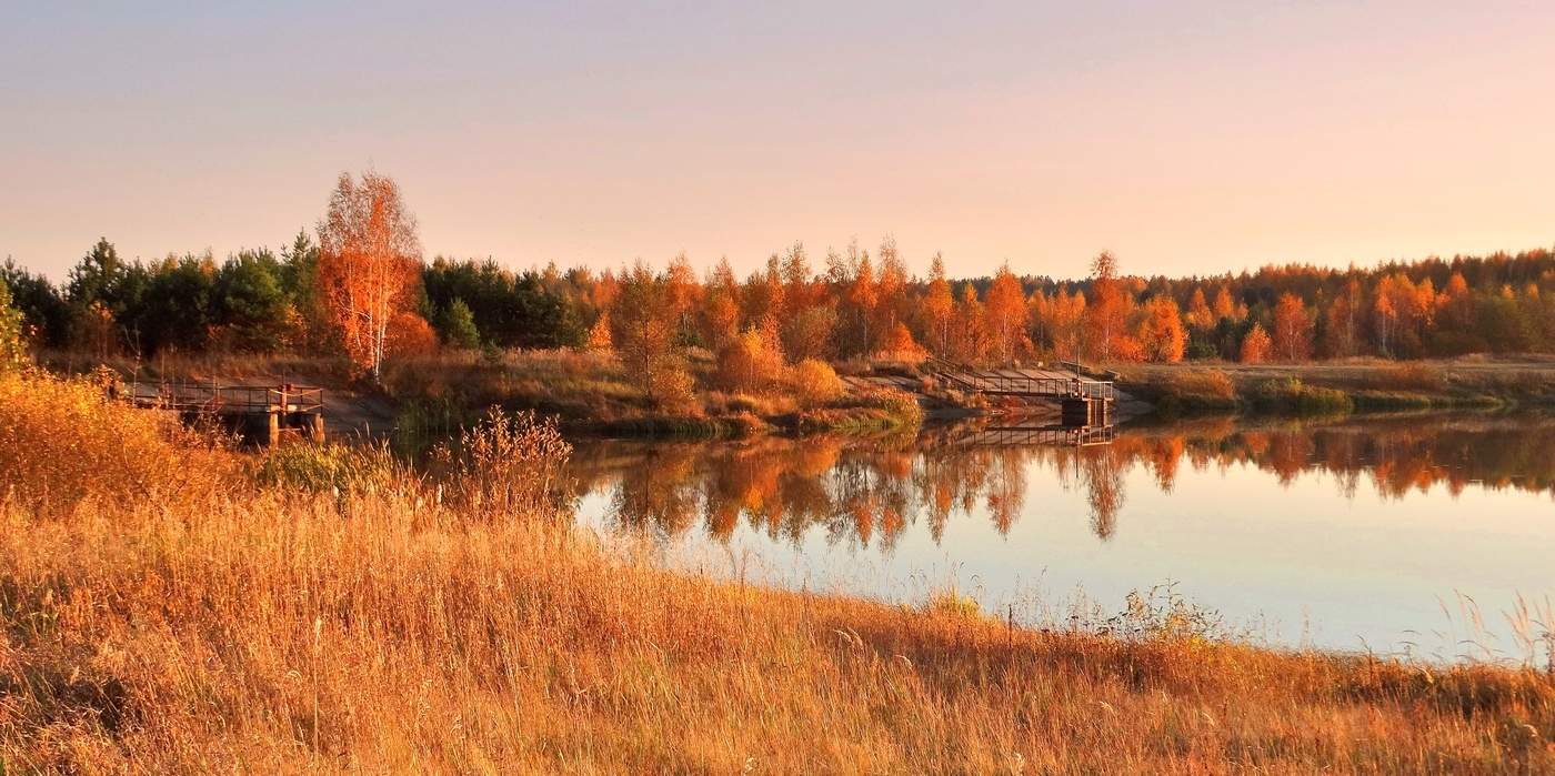 Осенний вечер на берегу