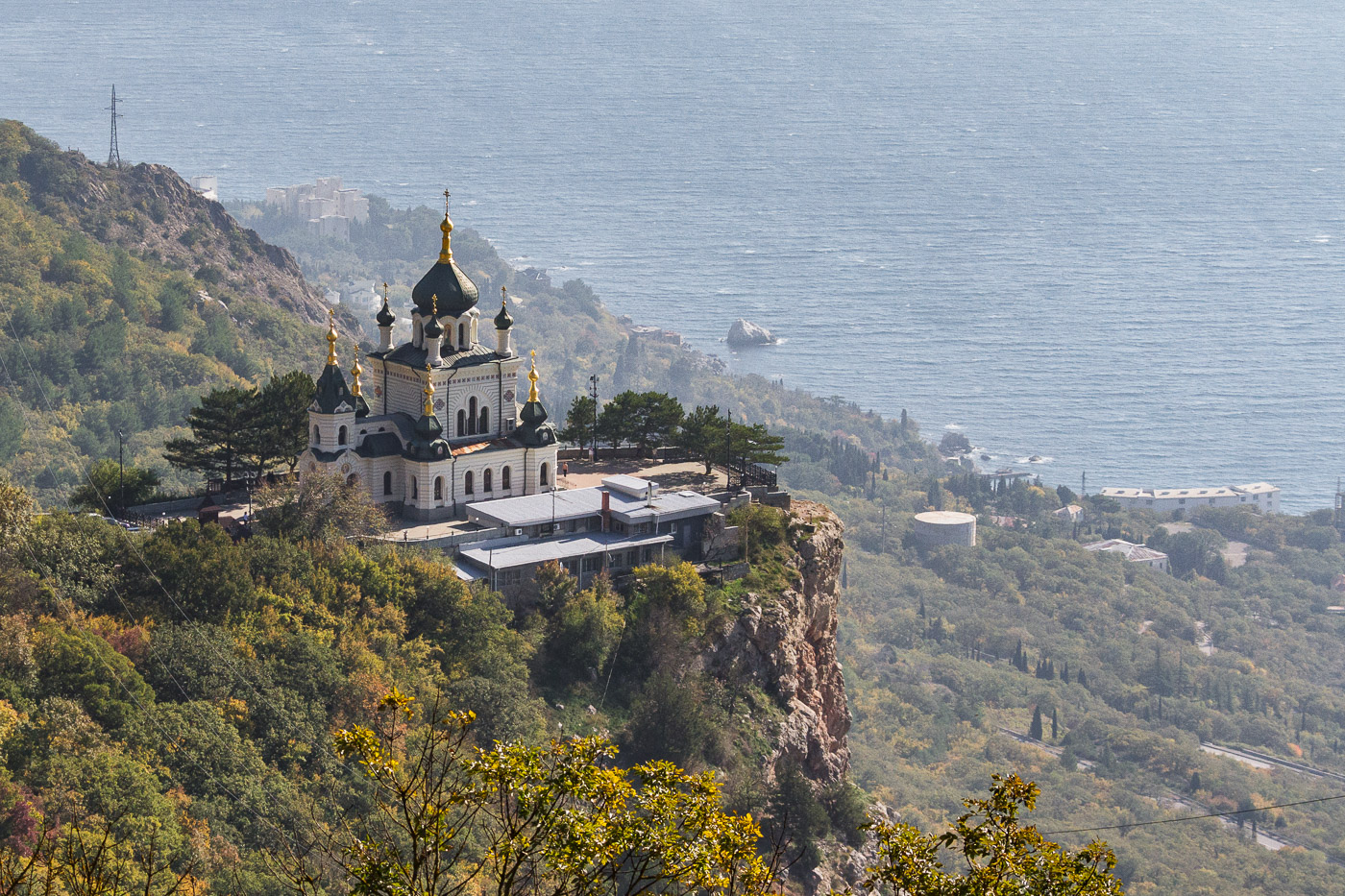 И любуются им море, горы, лес и небеса...