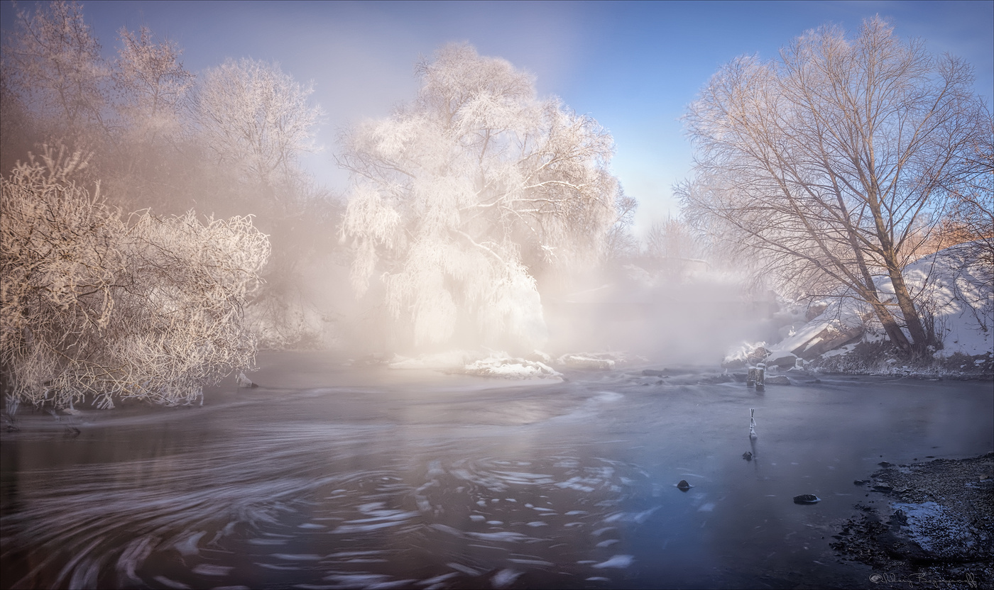 Кружит зимы водоворот.