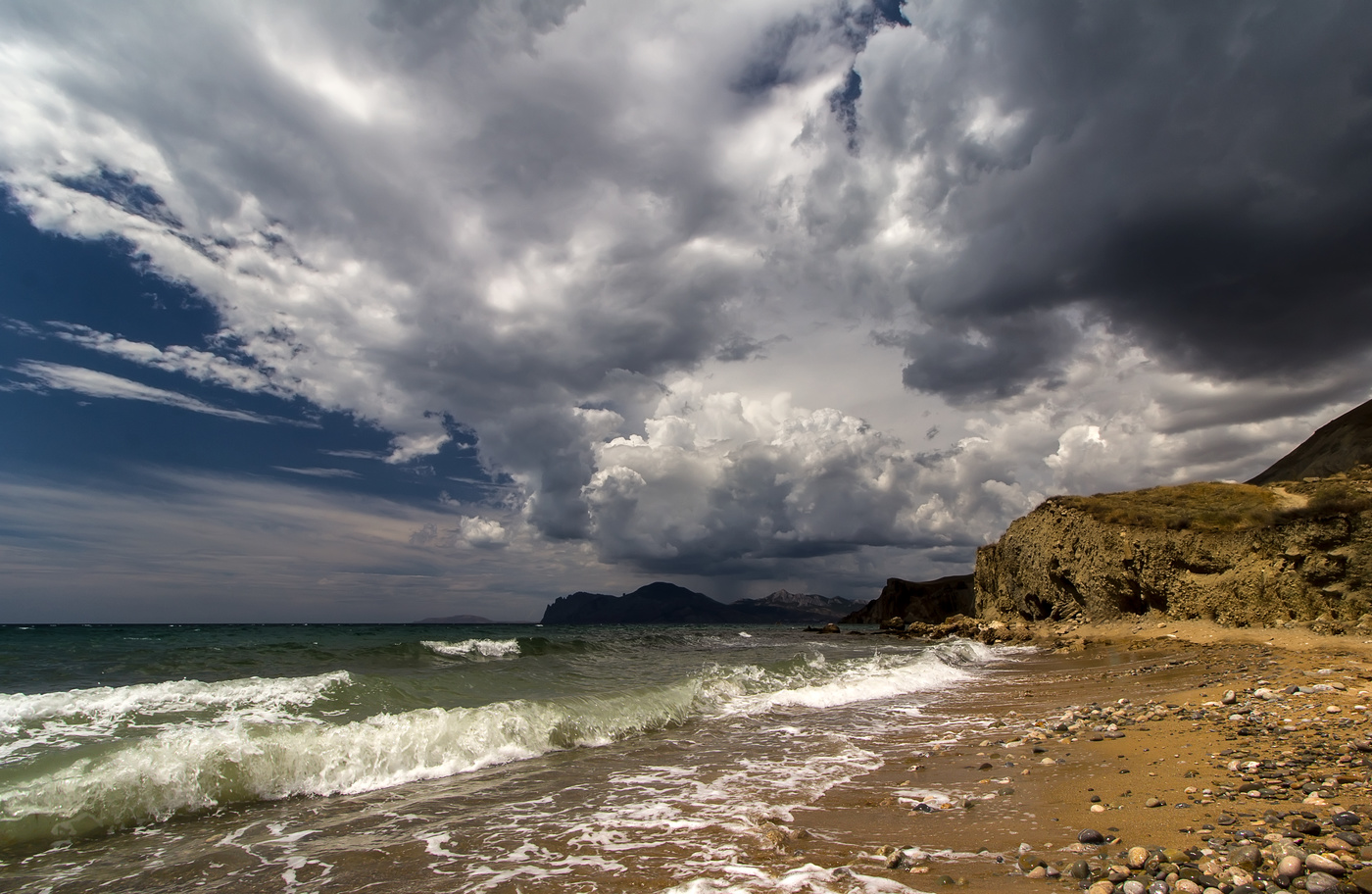 Надвигается