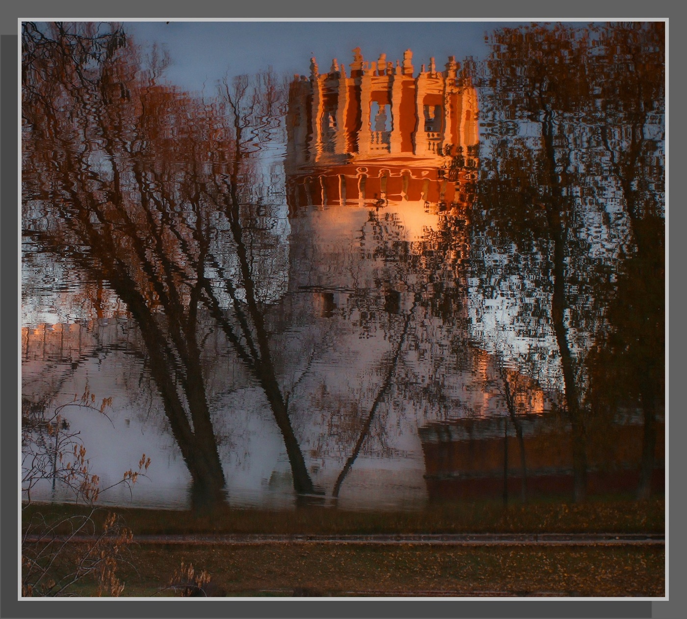 Последние лучи заходящего солнца