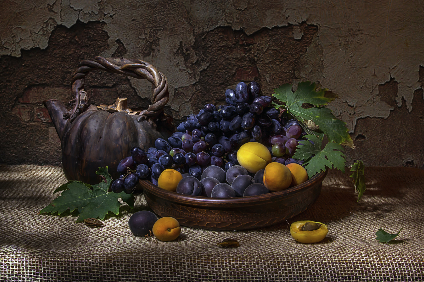 С черными абрикосами....