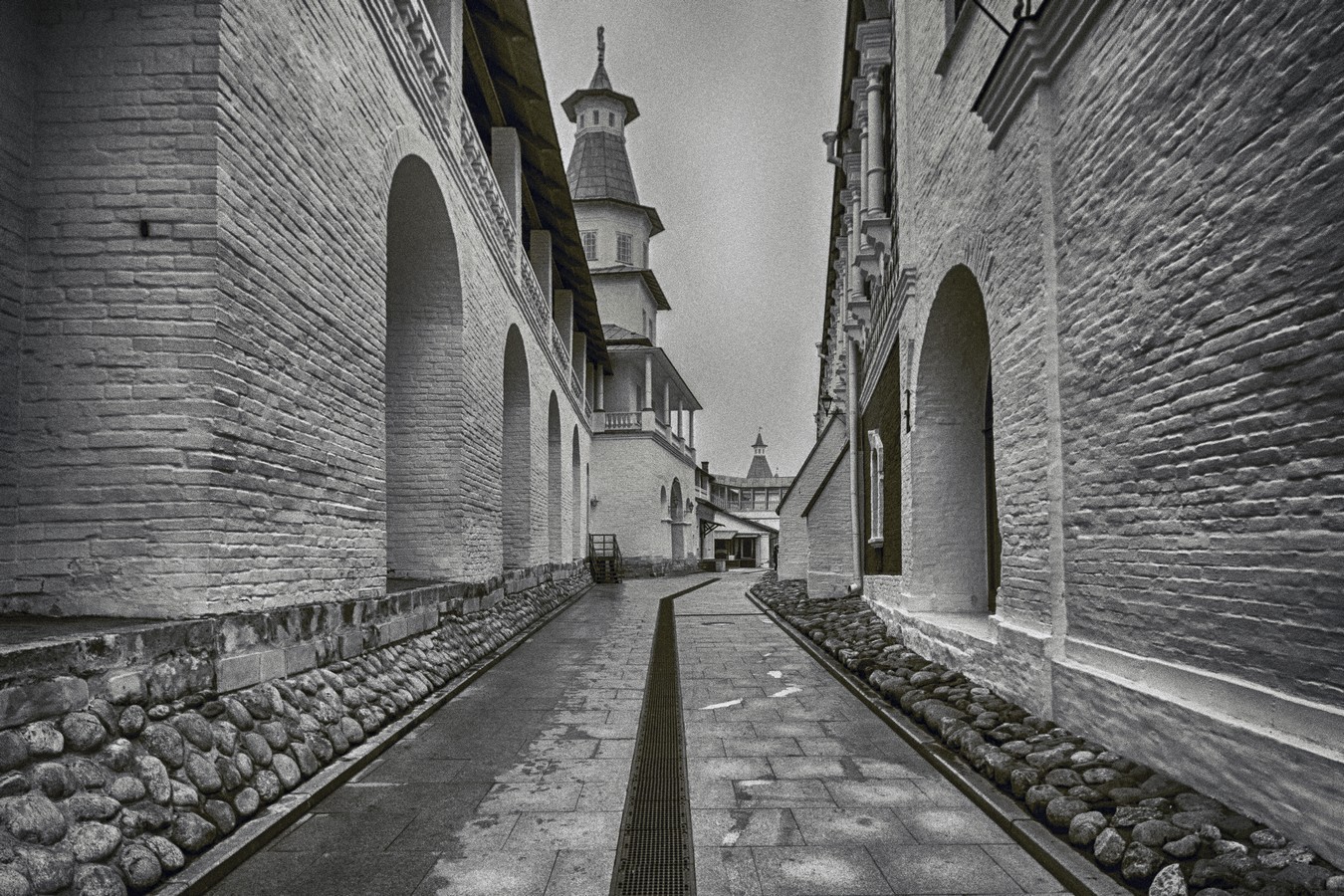 В монастыре