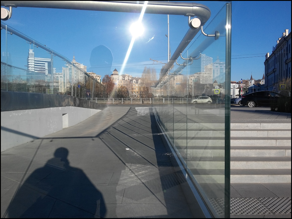 аутопортрэт на фоне