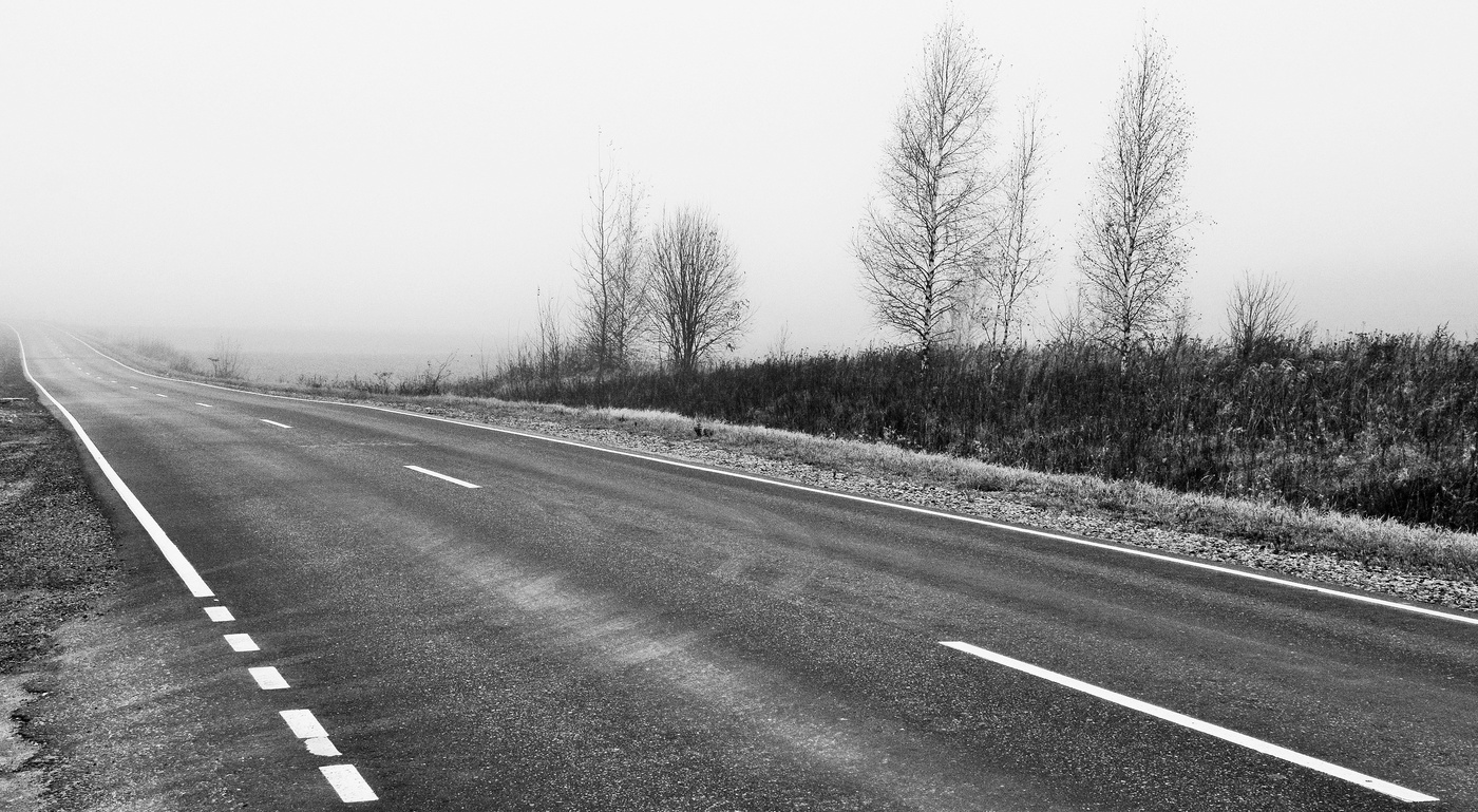 "Как выйдешь на белую полосу, иди по ней только вдоль..."