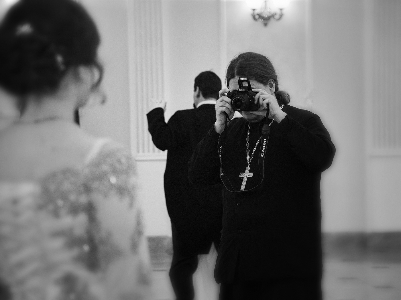 Священник - фотограф.