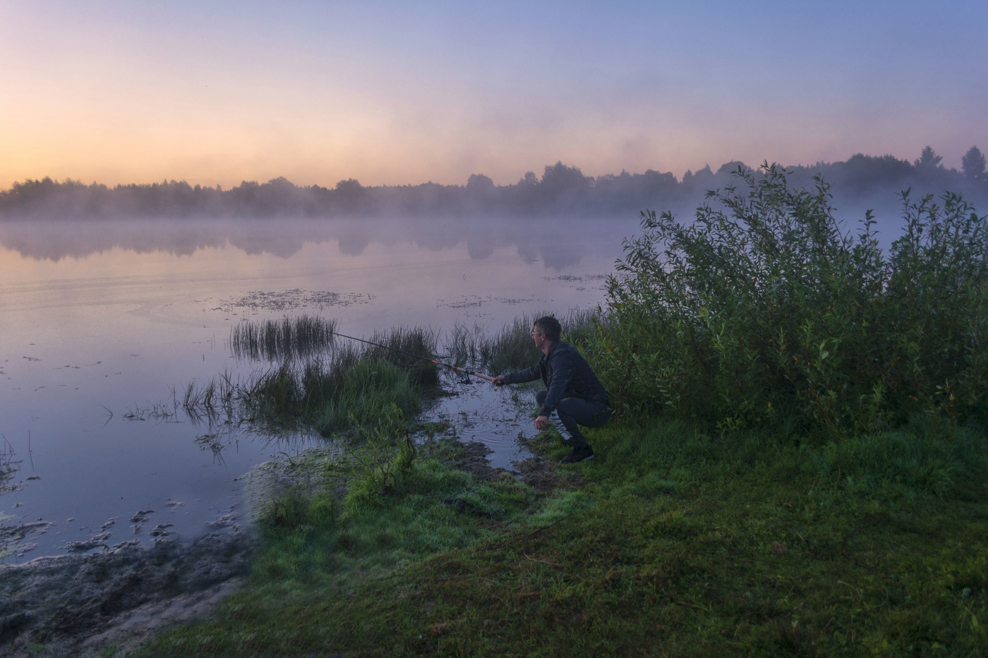 На рассвете.