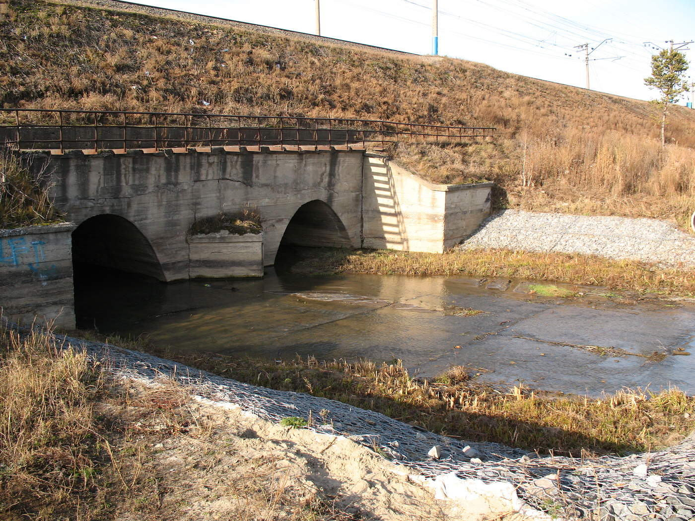 Два тоннеля - туда и обратно.