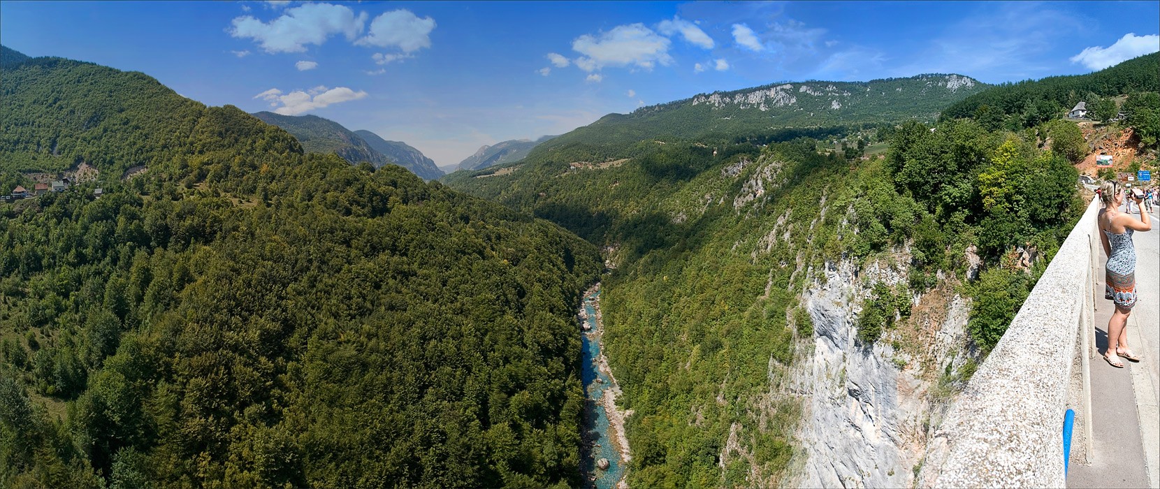 Каньон реки Тары с девушкой