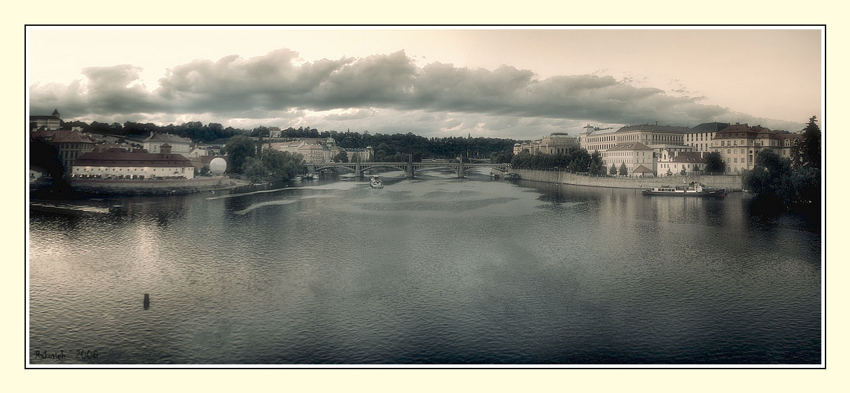 Вечер. Пиво. Влтава. Прага...