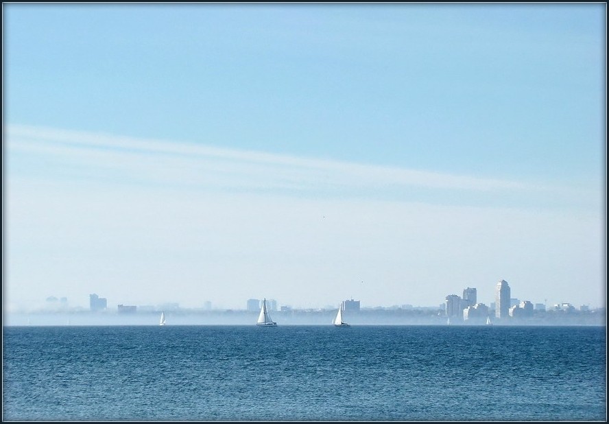 снятся людям иногда голубые города...