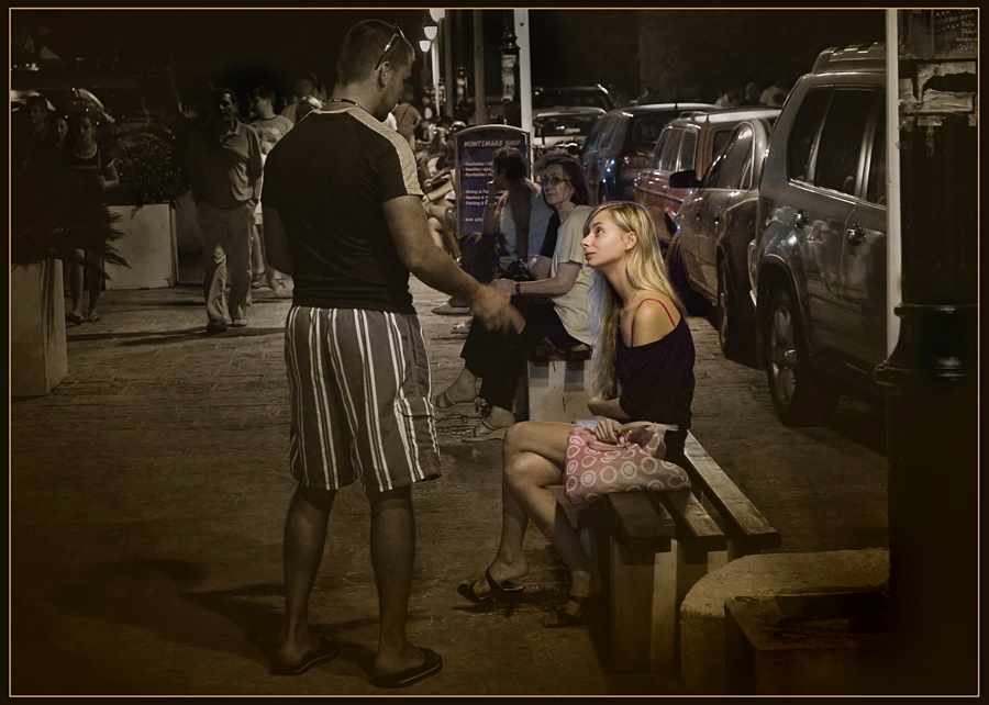 МАДАМ, КАПИТАН ПРИГЛАШАЕТ ВАС НА ЯХТУ