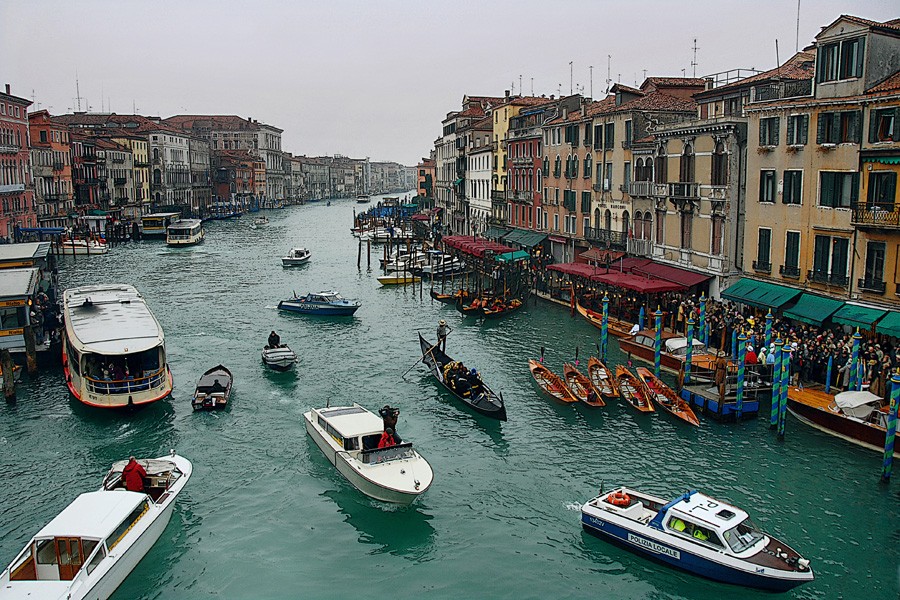 Тесно... у моста Риалто