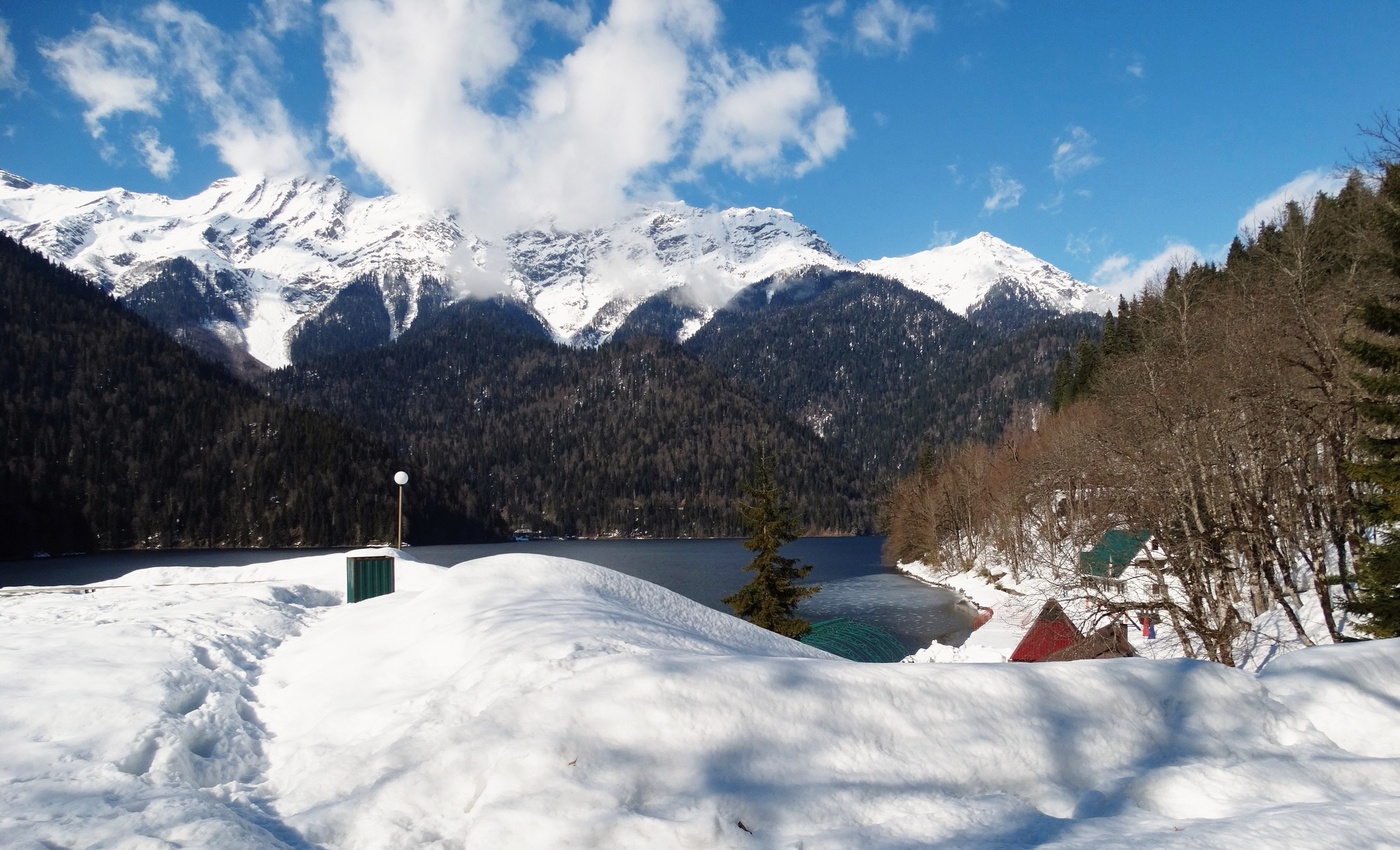 Кавказ весь в снегу