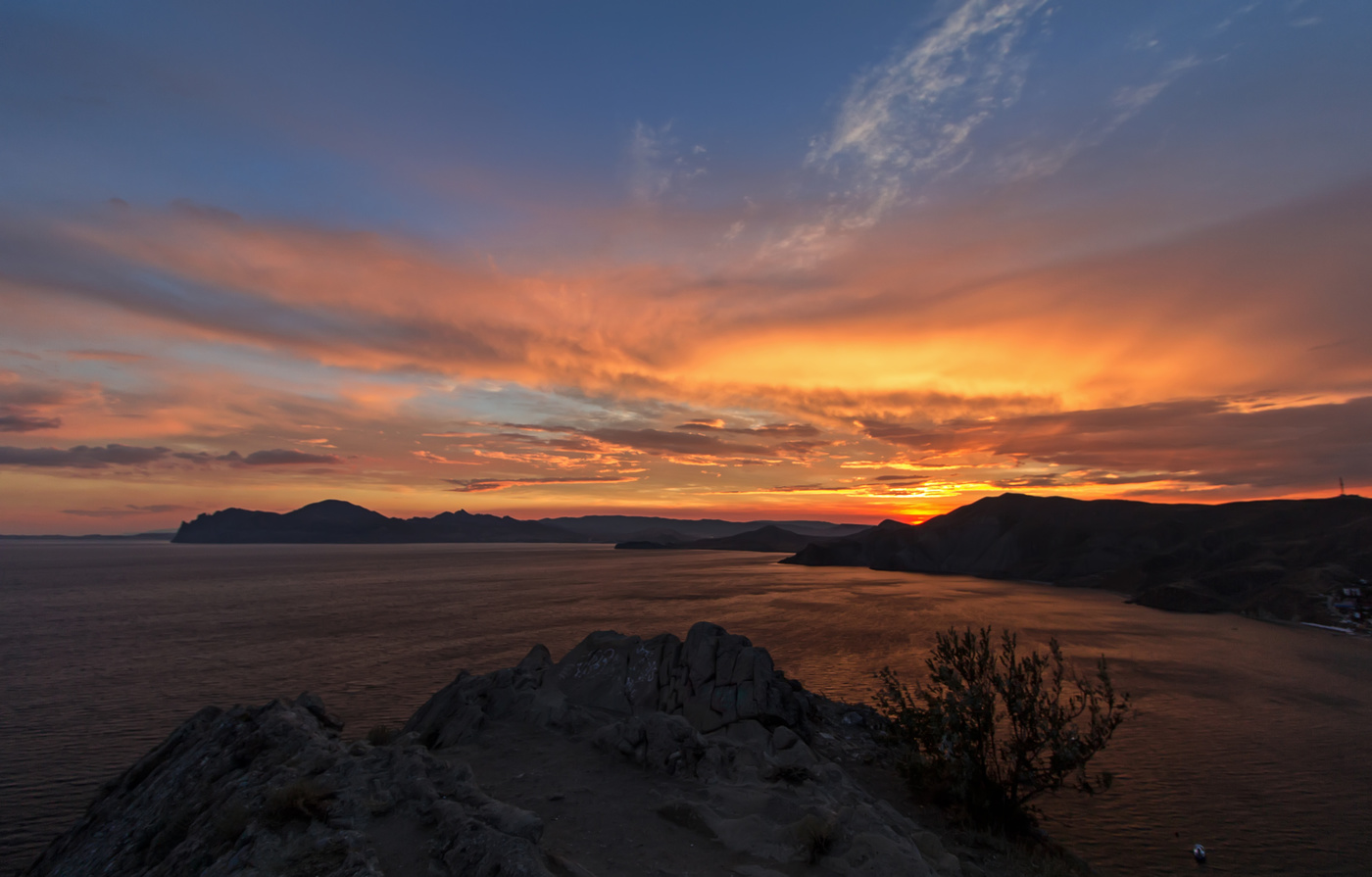 Догорал закат...