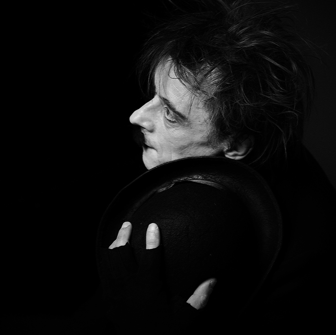 "Кто ты? - Я шут. Так люди мудрецов непонятых зовут."