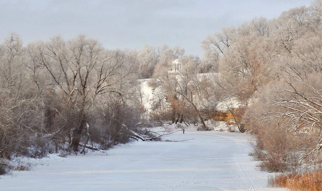 Зимнее сияние инея