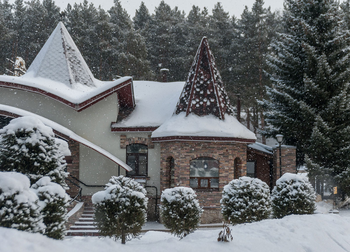 А снег идет...