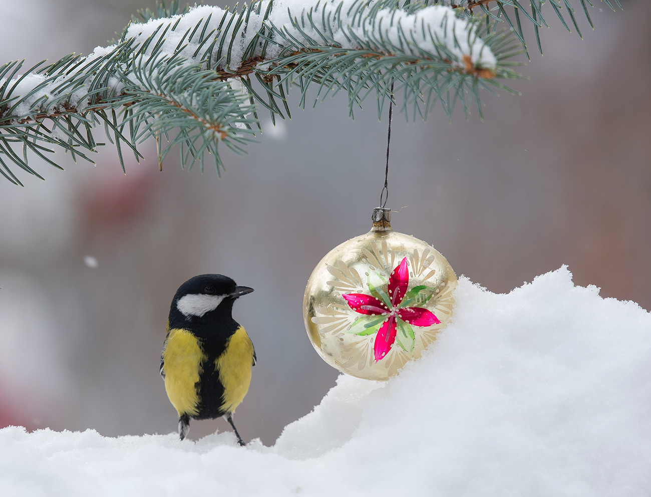 С Наступающим!