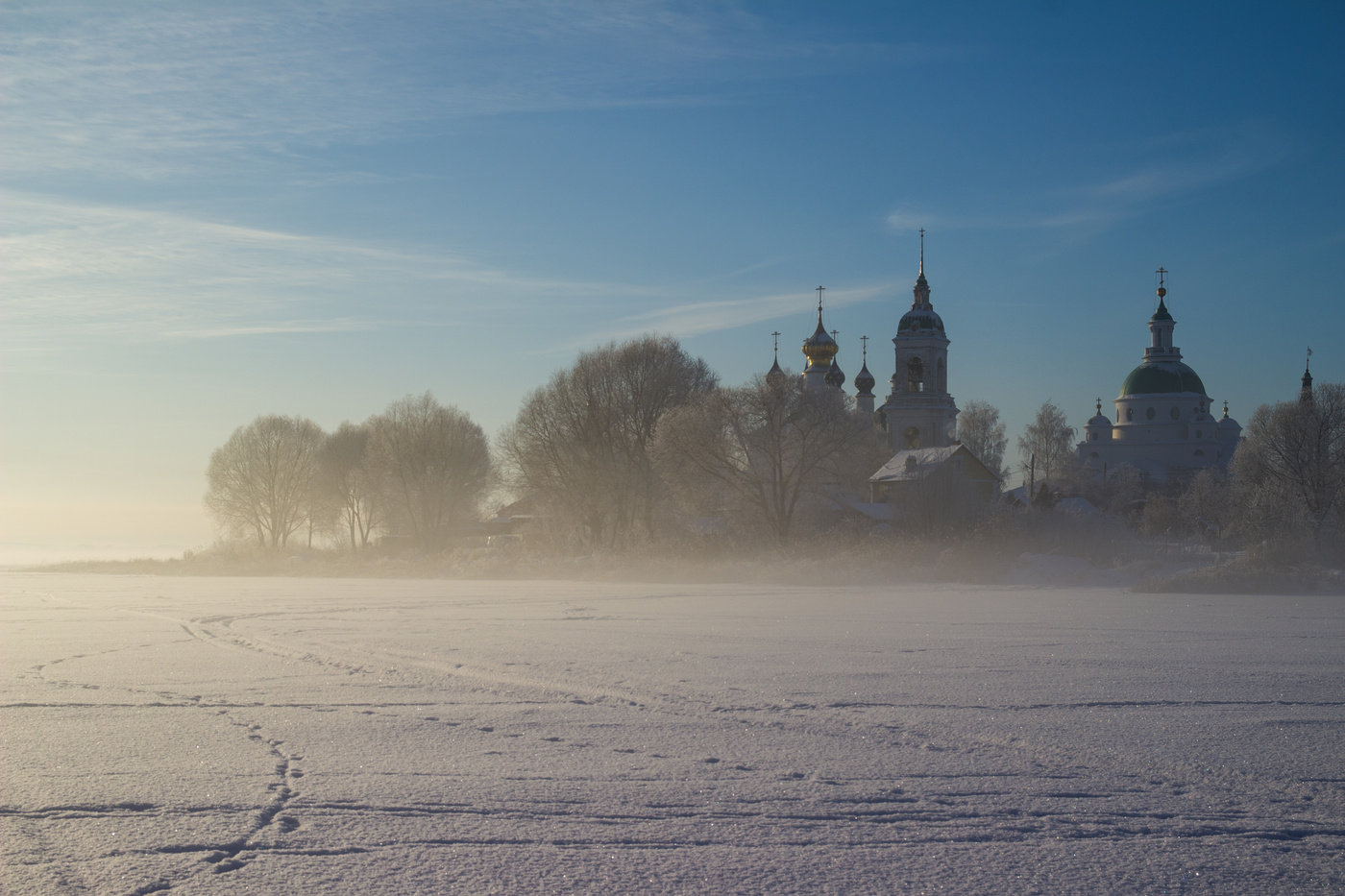 Спасо-Яковлевский монастырь в туманной дымке