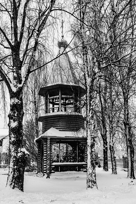 Звонница Покровского Зверина монастыря.