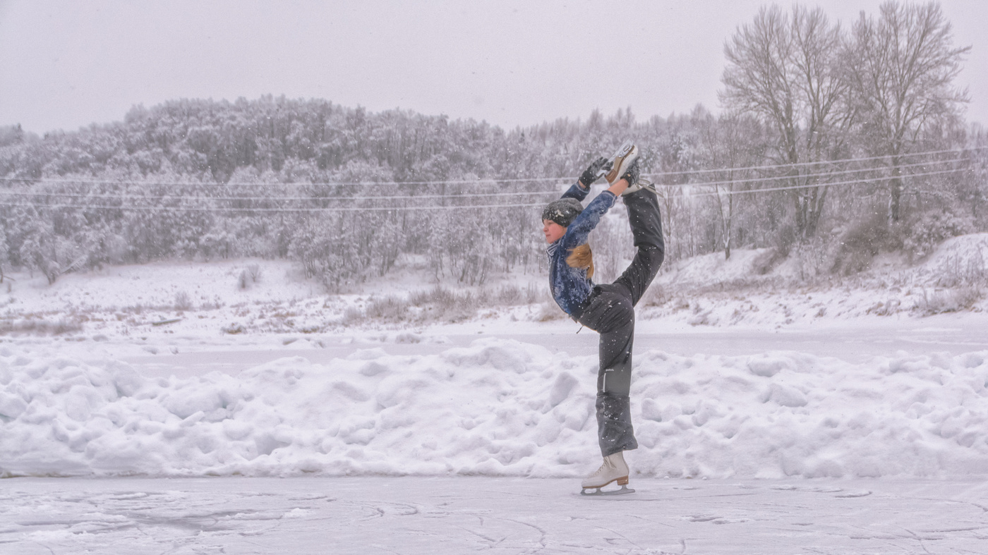 Зимний речной пейзаж