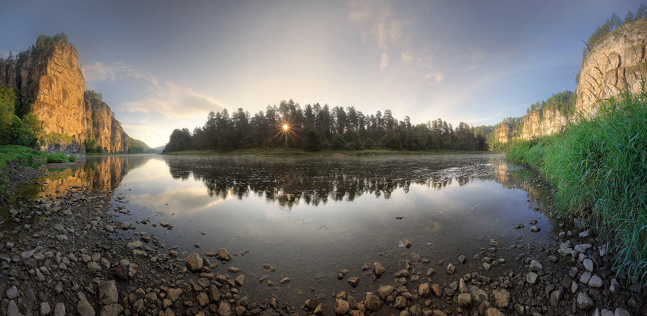 На излучине реки..