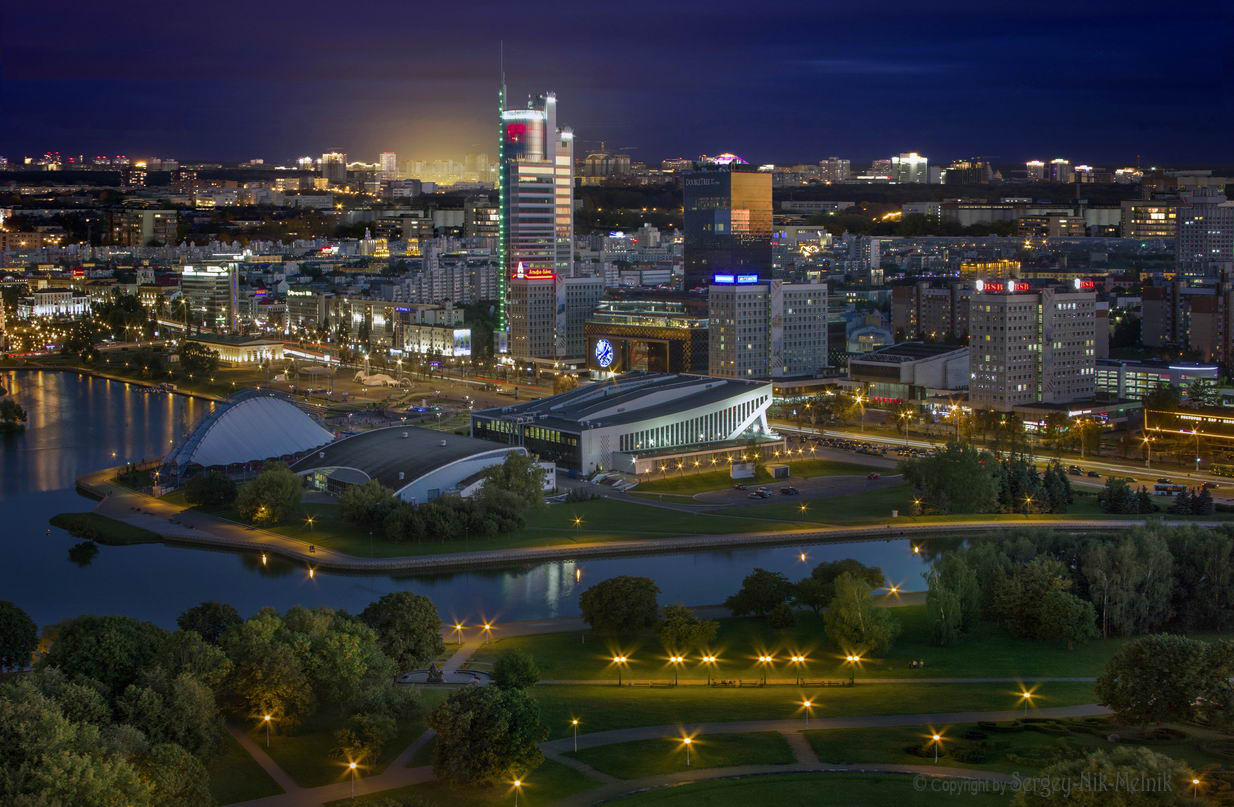 СИЯНИЕ над городом