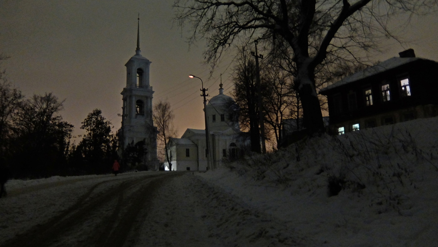 Поздний вечер в провинциальном городке