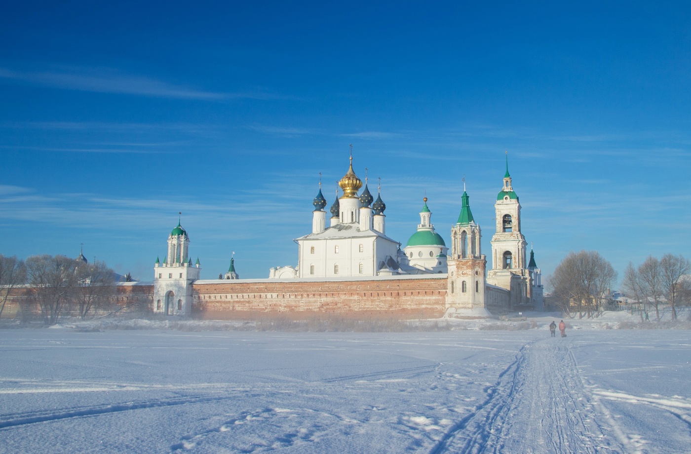 Спасо-Яковлевский монастырь в зимний солнечный день