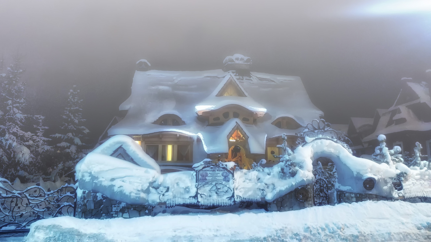 У леса на опушке,