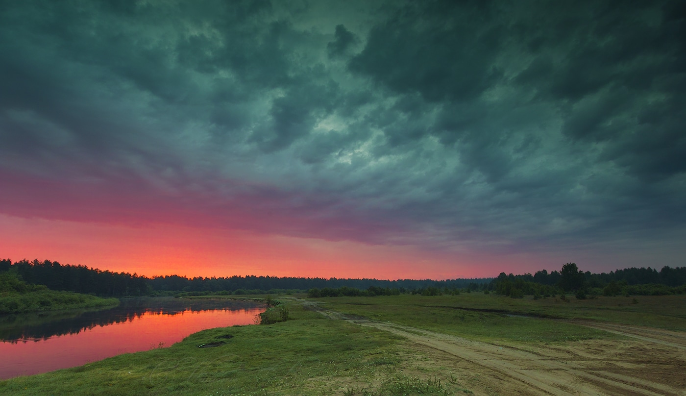 Занималась алая заря