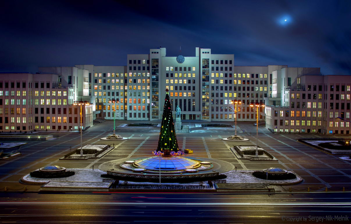 Ильич под ёлкой...