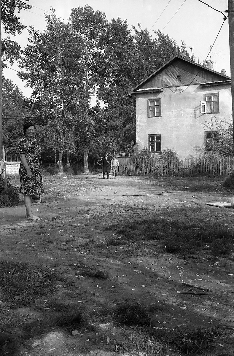 а у нас во дворе...