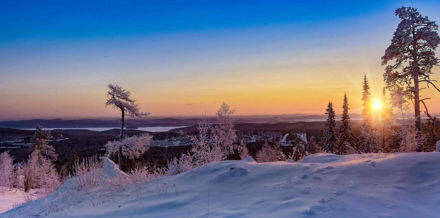Яркий солнечно-снежный свет