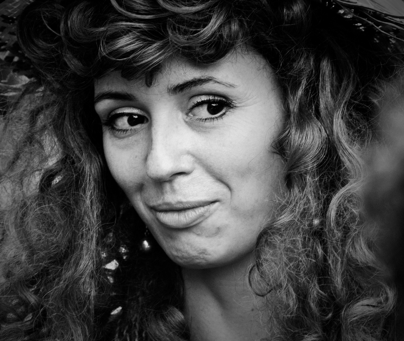 "Ах, мадам! Вам идет быть счастливой ..."