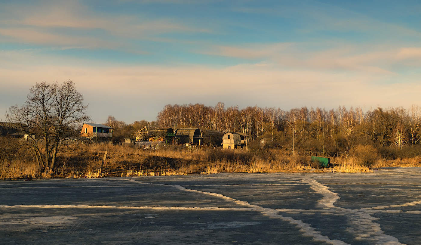 Весенние узоры на последнем льду