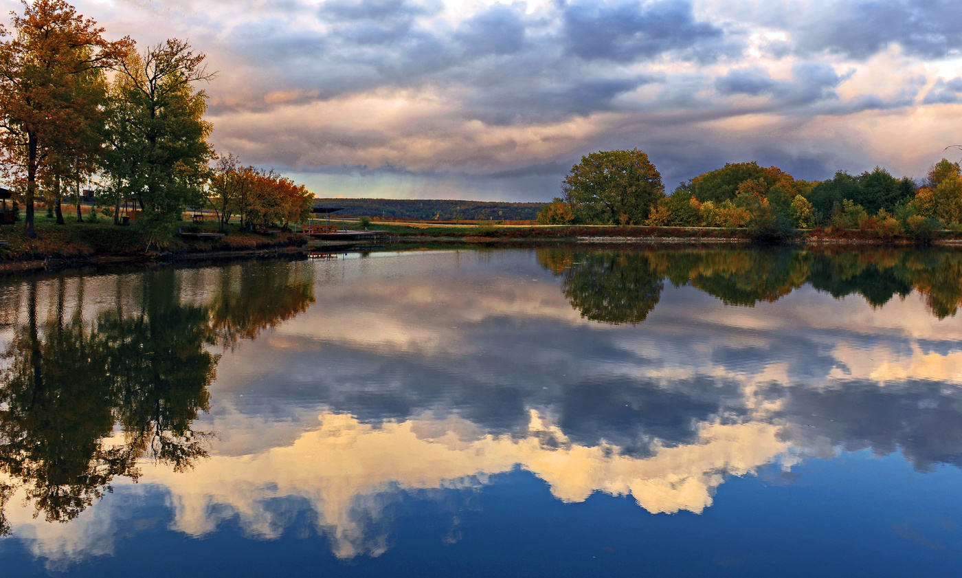 В зеркальном отражении...