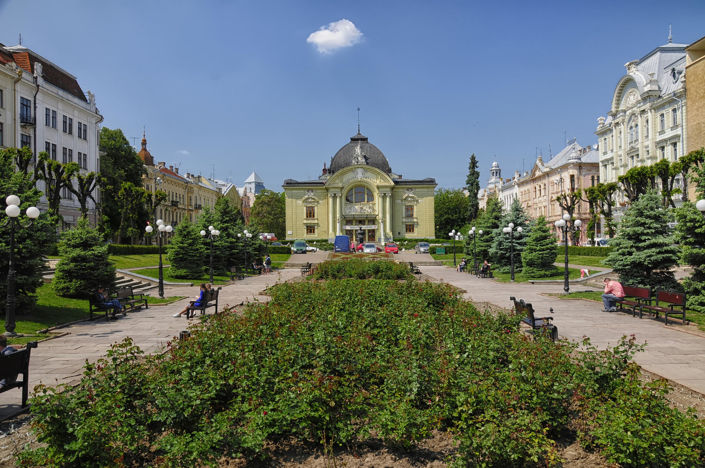 Черновцы.Театральная площадь