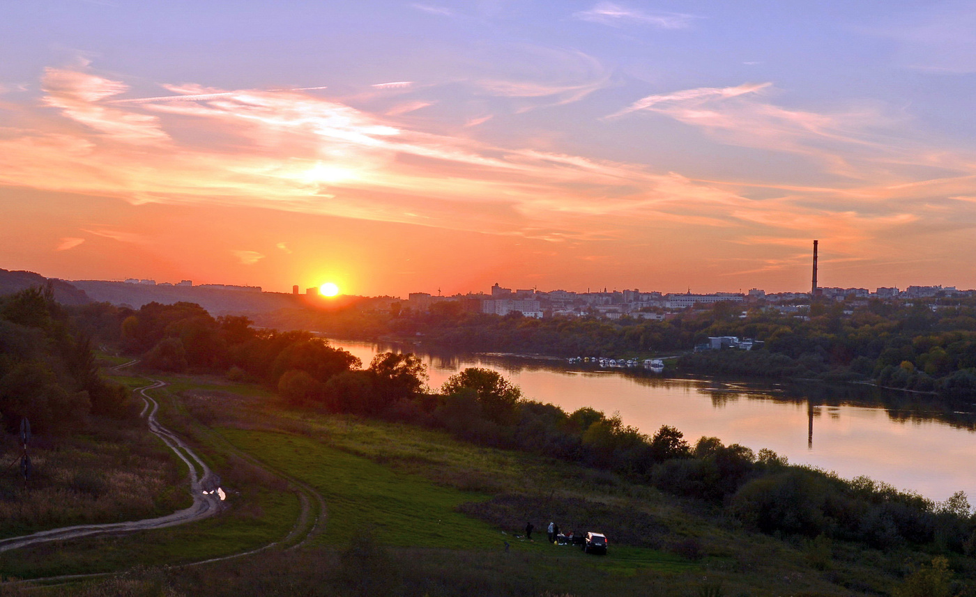 Опускается вечер .