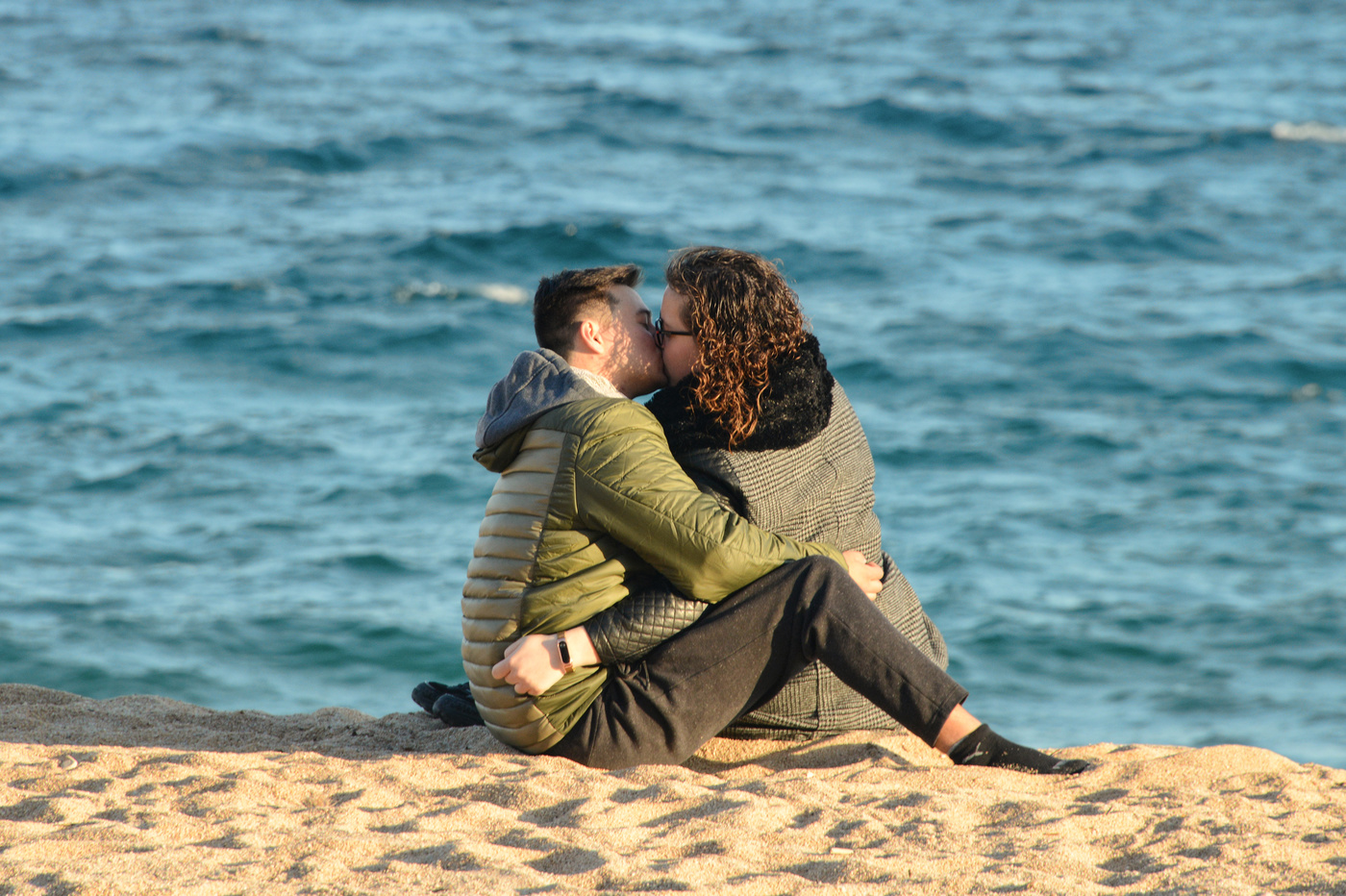 И сладким нам кажется на...